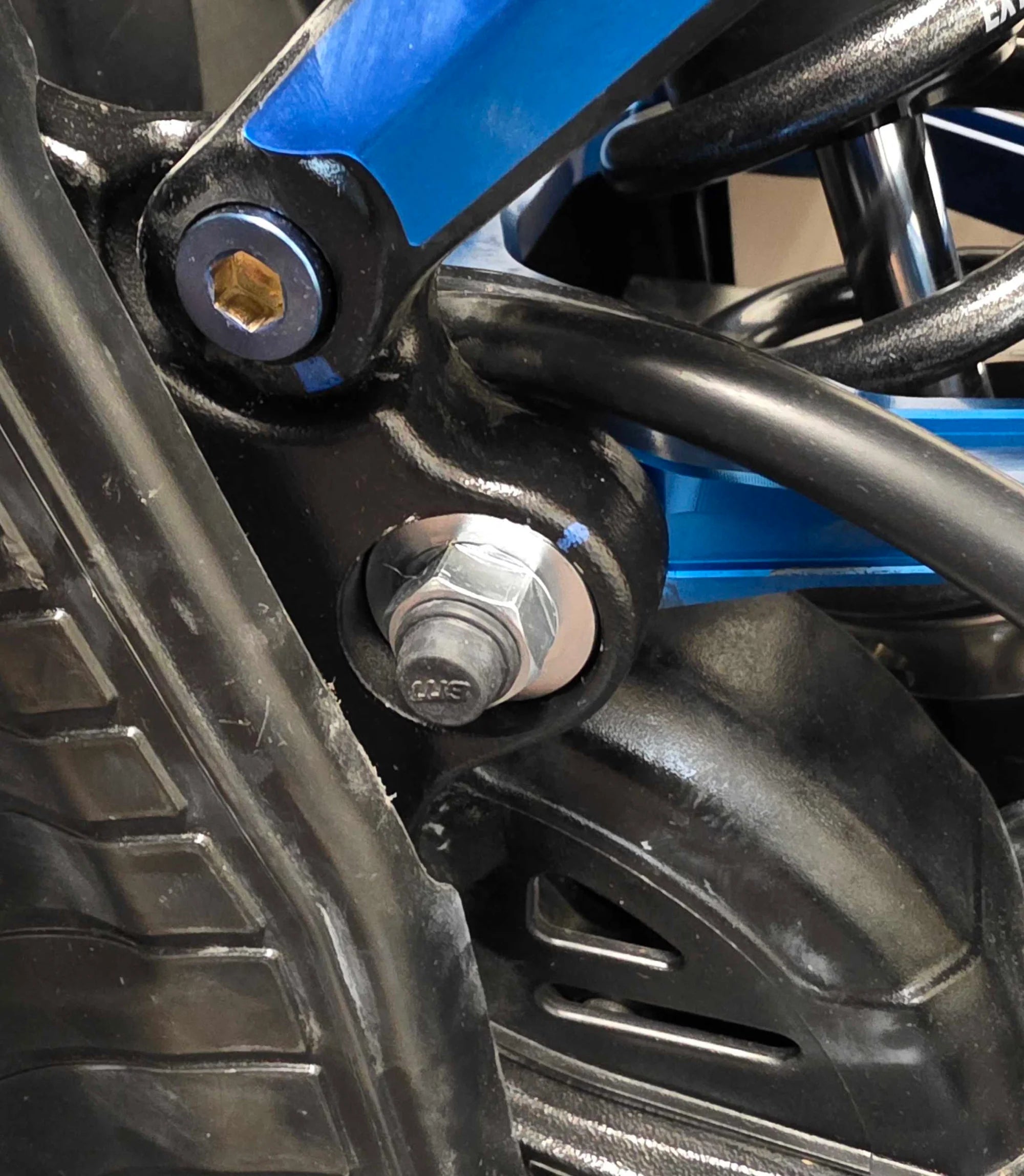 Warp 9 Ultra Bee Triangle Pivot Bolt Kit